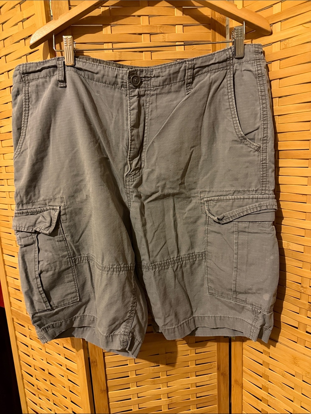 Old Navy Men's Gray Cargo Shorts — Classic Utility Style